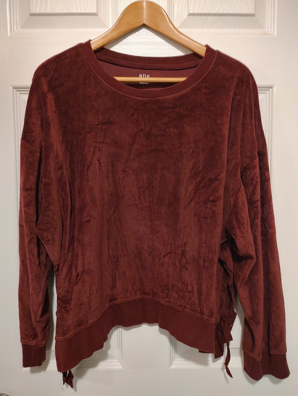 a.n.a Velvet Pullover Sweatshirt in Burgundy